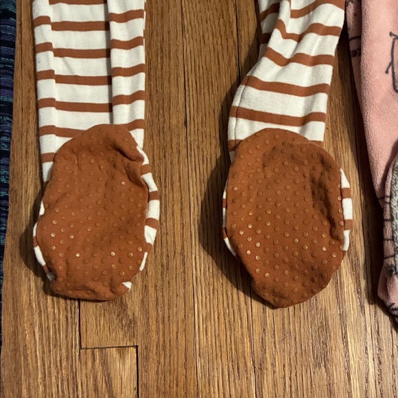 Assorted Kids Pajamas, Dresses, Cardigan and Legging - Picture 10 of 14